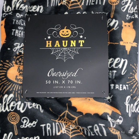 Halloween Haunt Throw Blanket Micro Fleece Bat Owl Spiderweb Trick or Treat Gray - Picture 3 of 7